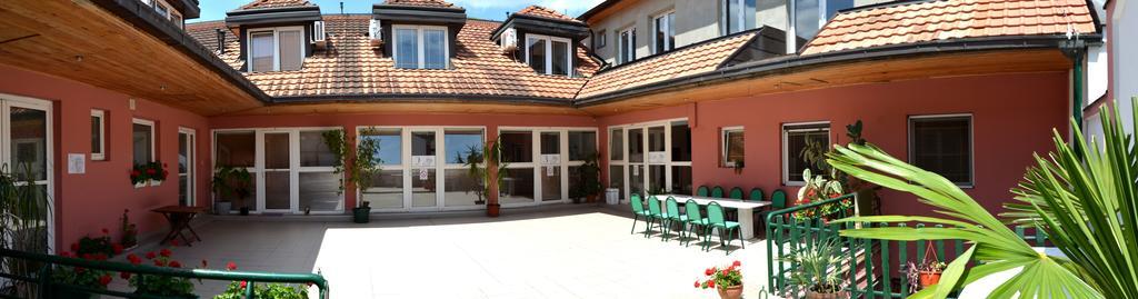 Terasa Hostel Novi Sad Exterior photo